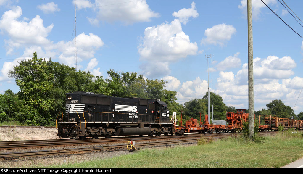 NS 2502 leads train 94Q at D&S Junction